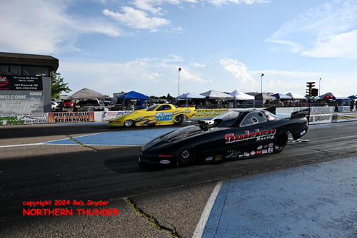 Darrin Hamby - 'Thunderhorse' (near 
lane) vs Sheldon Lofgreen - 'Arizona Thunder' (far lane)